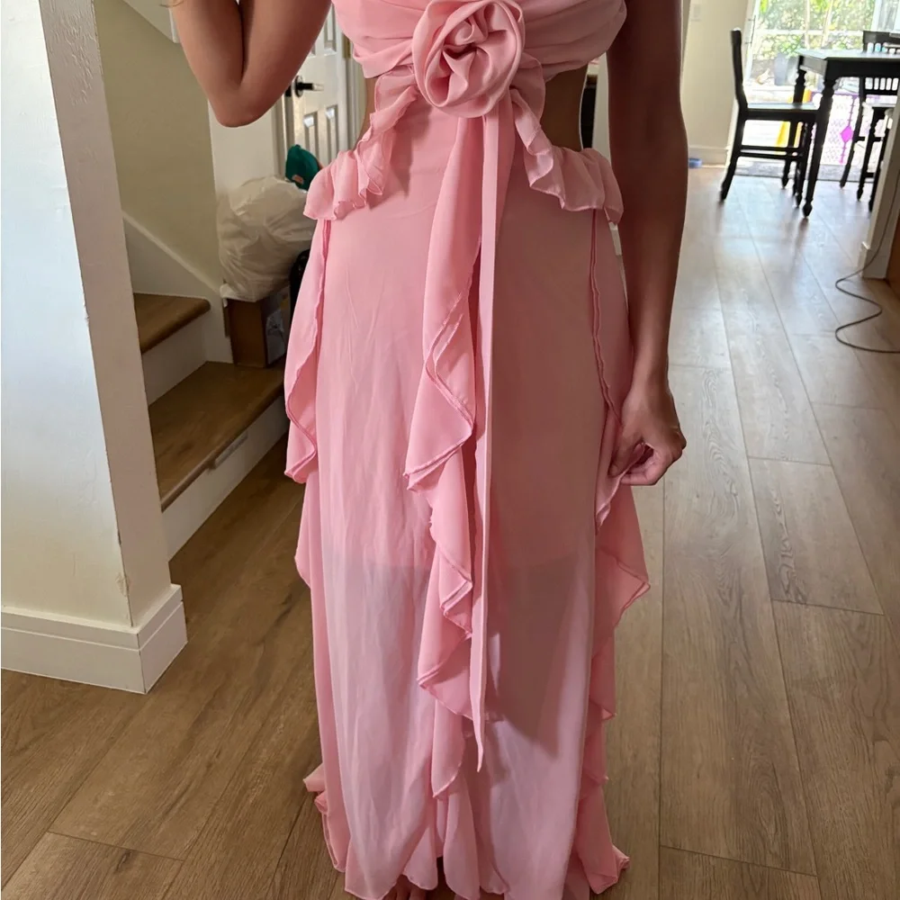 Beautiful Cut-Out Ruffle Maxi Dress - Picture 3 of 11